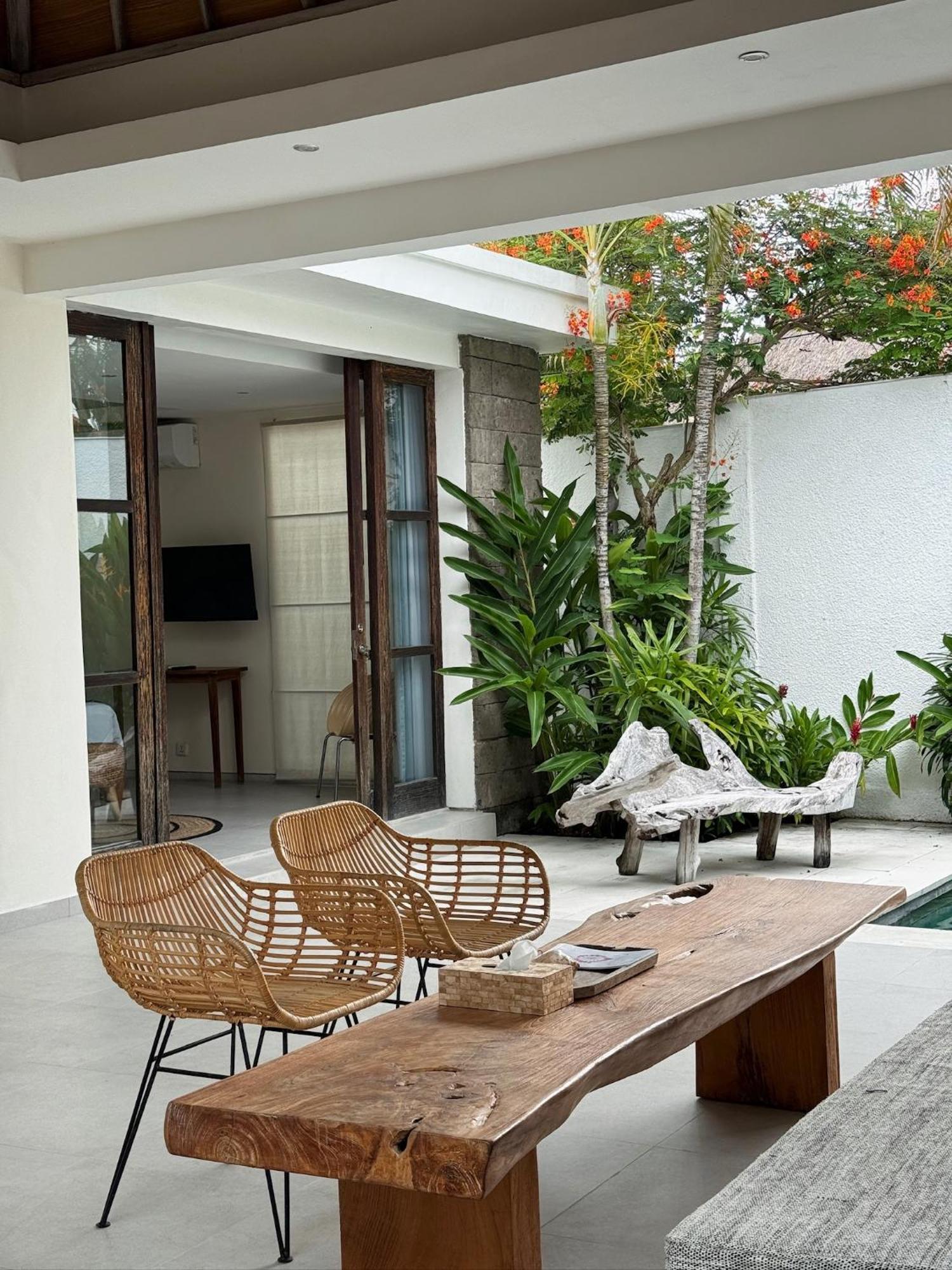 Aster Villa Seminyak ภายนอก รูปภาพ